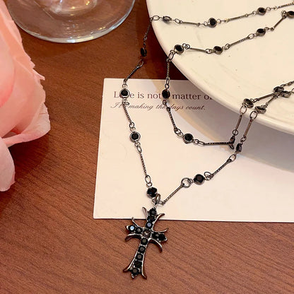 Black Crystal Cross – Trendige Damenkette
