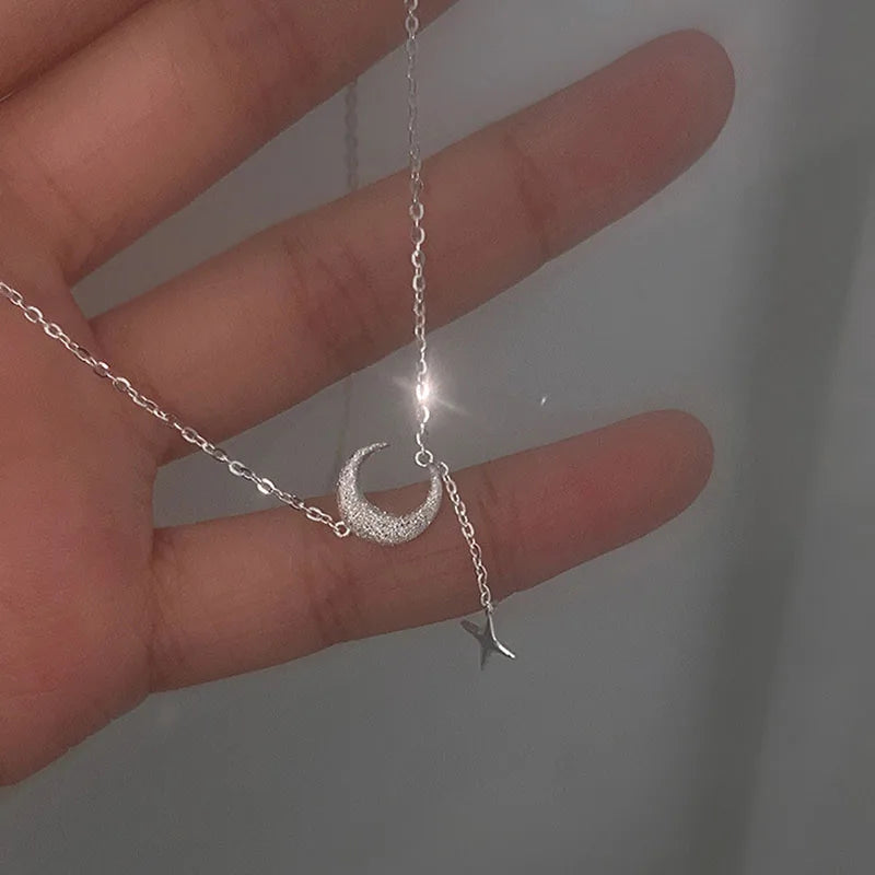 Silberkette mit Zirkon – Mond und Stern als stilvoller Anhänger