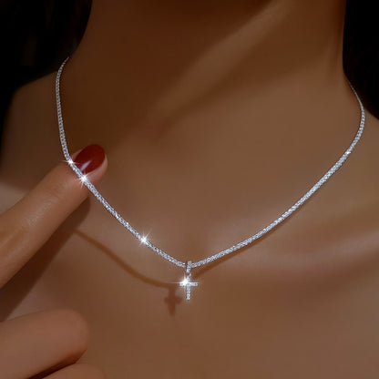 Elegante Kreuzhalskette – 925 Silber mit Zirkon